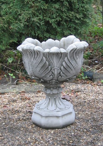 KUV1 Elizabethan Vase